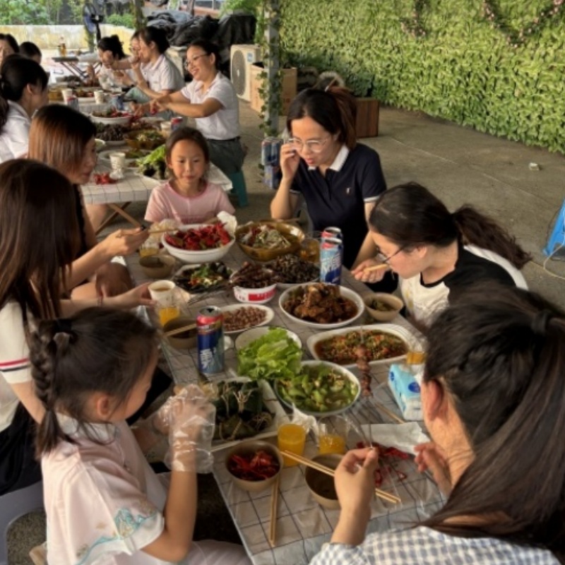 Makan Malam Festival Perahu Naga